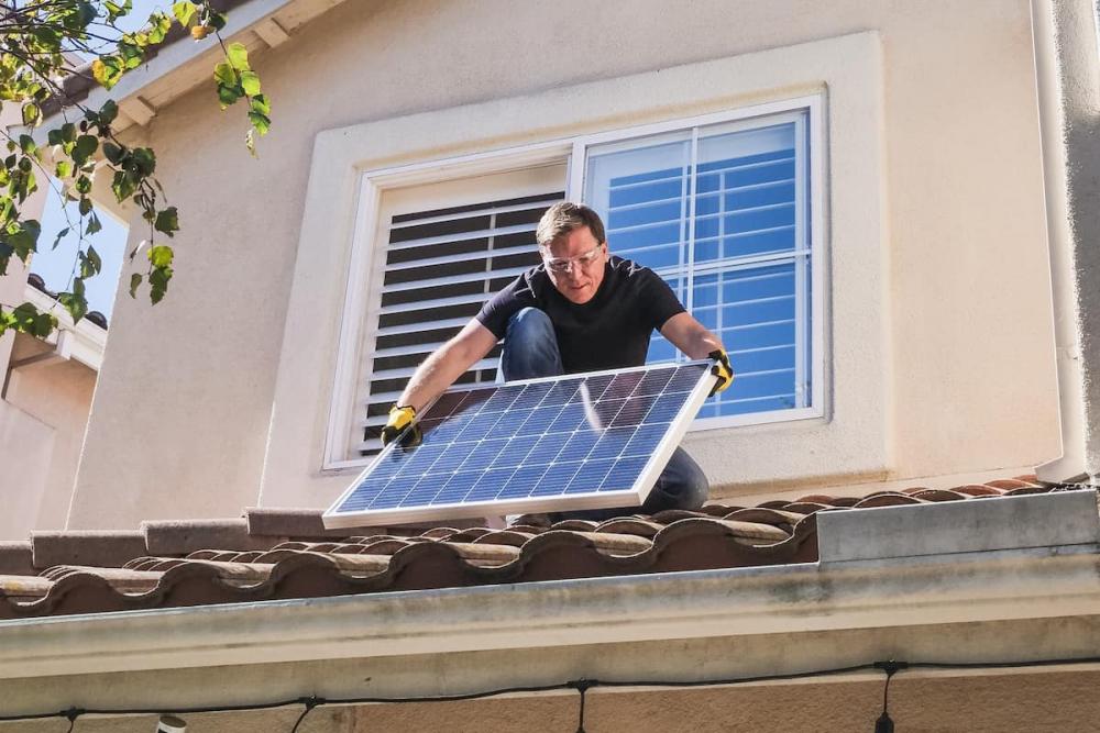 Installazione di un pannello solare da balcone