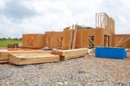 Casa in legno in costruzione