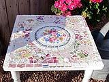 Esempio di mosaico con piatti rotti. Ph by Pinterest