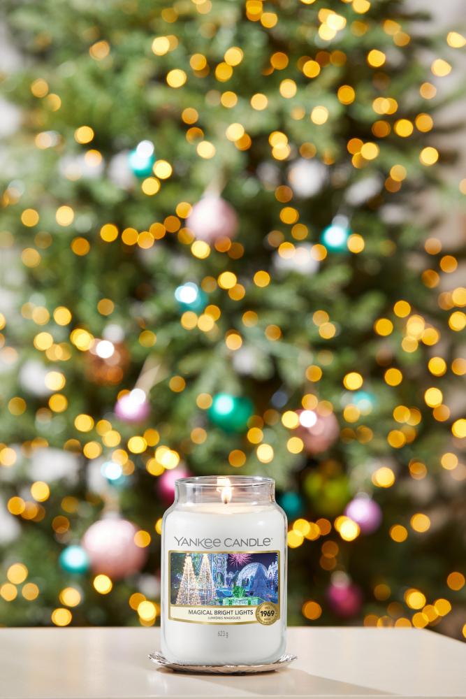 Magical Bright Lights, candela natalizia profumata - Foto: Yankee Candle®