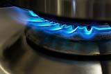 Il colore della fiamma del fornello a biogas è blu, con una punta biancastra