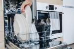 Posizionare correttamente i piatti in lavastoviglie
