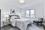 Camera da letto piccola, colori chiari - Foto: Sidekix Media, Unsplash