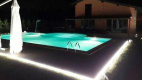 Sistemi per illuminare la piscina dentro e fuori