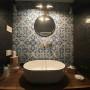 Rivestimento angolo lavabo in bagno by Scianna Ceramiche