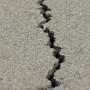 Particolare frattura del suolo in seguito a terremoto- foto Pixabay