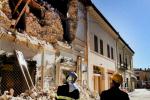 Comportamento differente degli edifici a seguito di terremoto