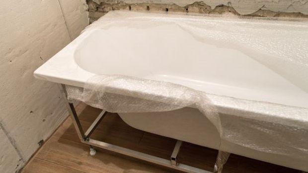 Come costruire un telaio attorno alla vasca da bagno da soli