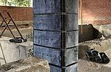 Incamiciatura di un pilastro con nastri di materiali compositi, foto di Olympus