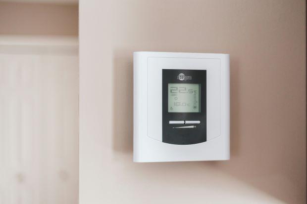 Thermostat in apartment - Pexels