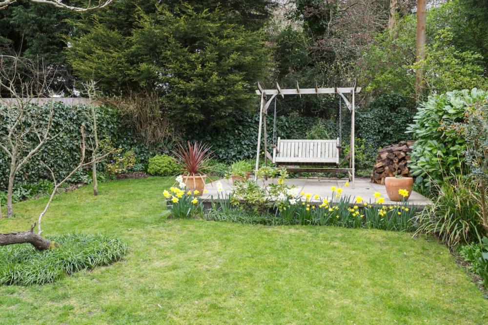 Area relax nel giardino di campagna - Foto Getty Images