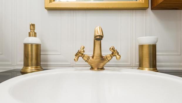 Manutenzione del bagno: chi paga le spese di riparazione, l’inquilino o il proprietario?