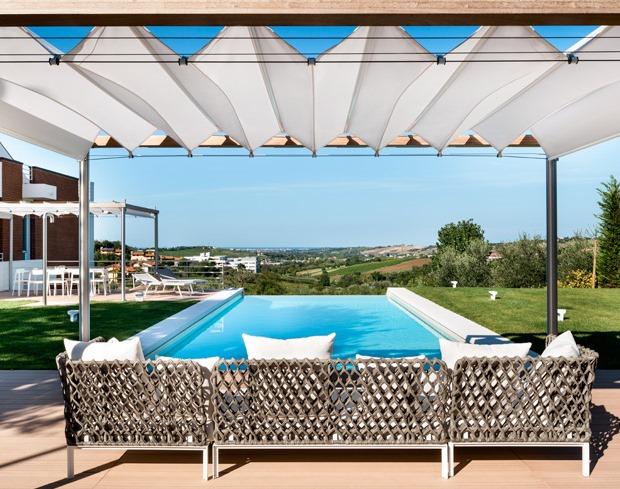 Pergola with curtain - Velanda Rada Gibus