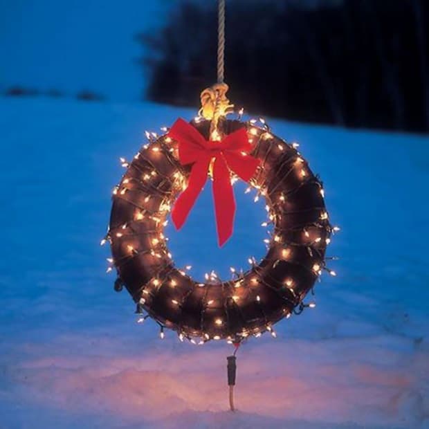 Christmas decoration reused tire, from Pinterest 