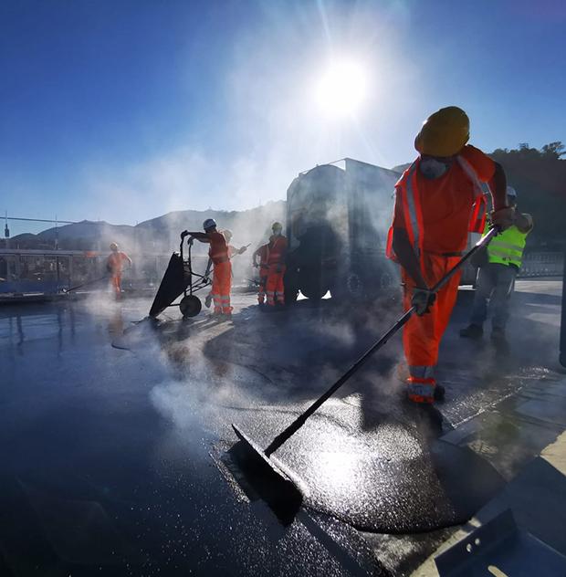 Laying of poured asphalt, by CISA Asfalti