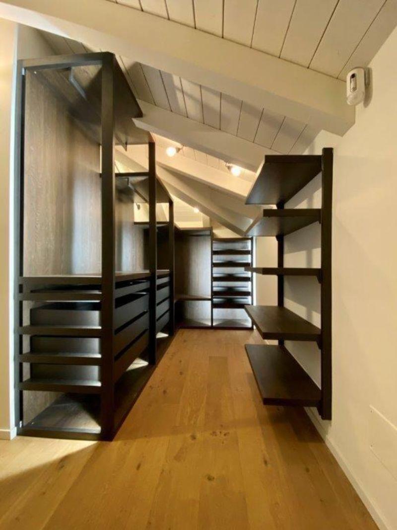 Walk-in wardrobe in the attic - Furnishings and Furniture