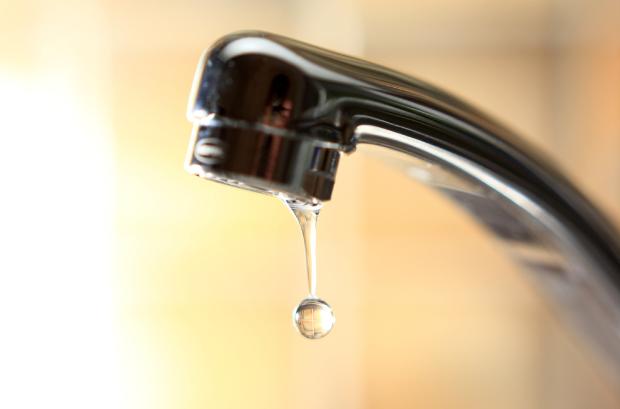 Repairing water leaks for less consumption - photo Getty Images