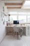 Angolo studio lavoro con luce diretta sulla scrivania - foto Pinterest