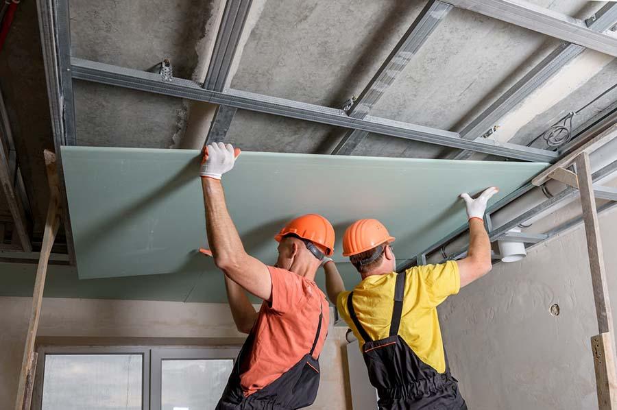 Montaggio di un controsoffitto di cartongesso