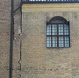Lesioni verticali tra due murature non ammorsate - arch. Matteuzzi