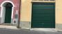 Portone di un garage nel classico colore verde 