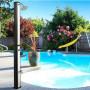 Doccia solare a bordo piscina 
