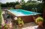 Piscina con rivestimento effetto legno - foto Pool's Specialist