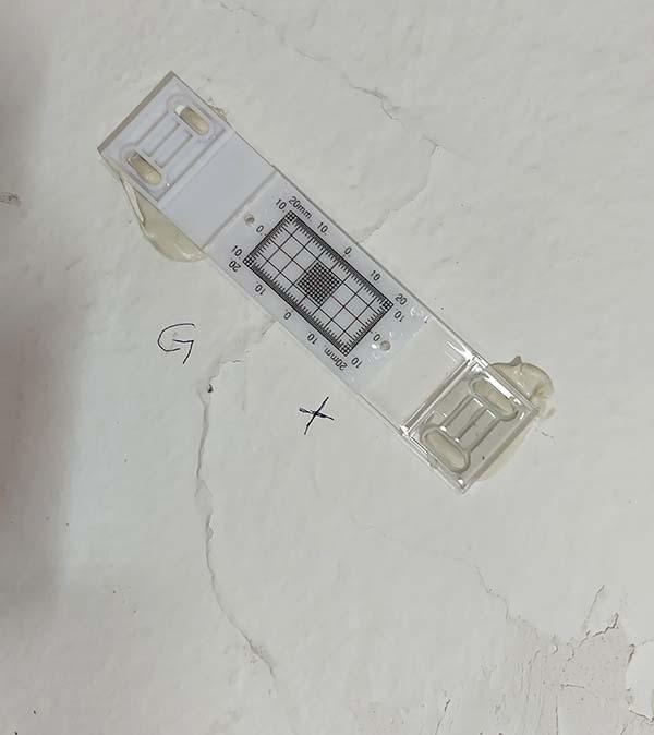 Corretto montaggio di un fessurimetro analogico