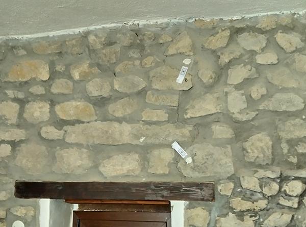 Installazione di fessurimetri