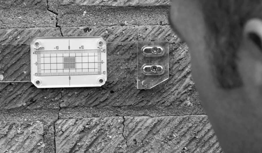 Ispezione dei fessurimetri durante i sopralluoghi