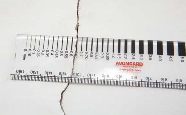 Righello per misurare crepe