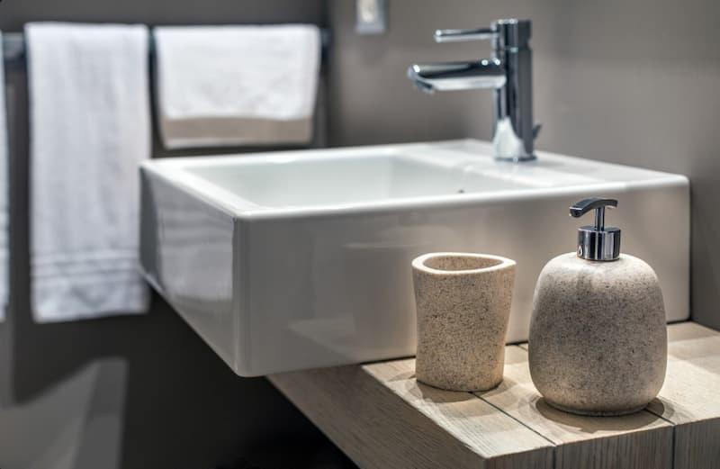 Differenze tra lavabo da incasso e da appoggio - foto freepik