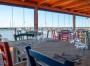 Vetrata scorrevole panoramica in un ristorante 