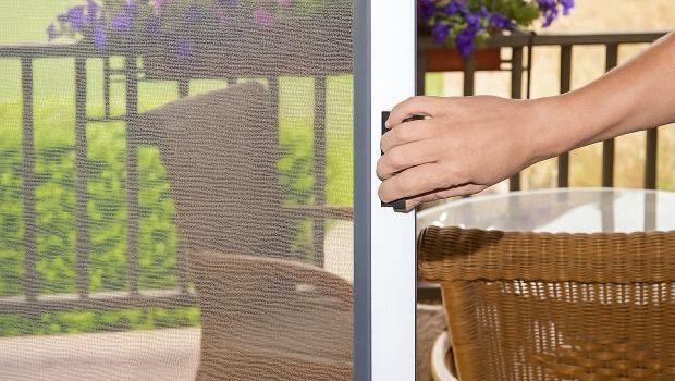 Zanzariere a rullo laterale: la soluzione ideale per porte-finestre e vani ampi