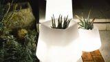 Vasi luminosi da esterno: arredare con la luce