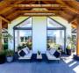 Veranda con infissi moderni 