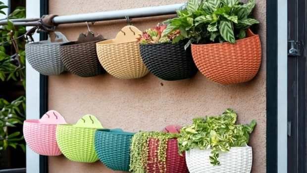 Fioriere da parete per esterni: soluzioni verticali per balconi e terrazzi stretti