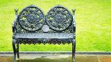 Panchine da esterno in ferro battuto: stile classico e lunga durata