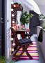 Set compatto per arredare un balcone lungo e stretto