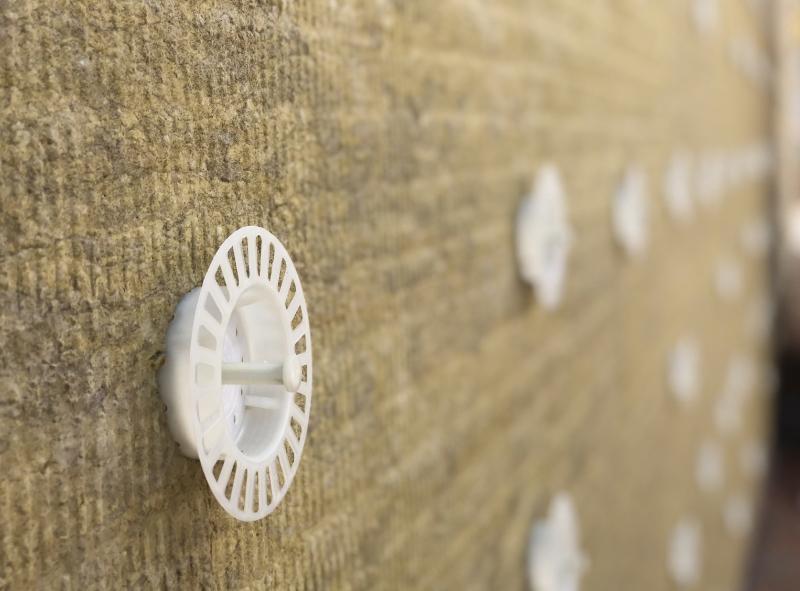 Sistema di fissaggio dei pannelli in lana di roccia