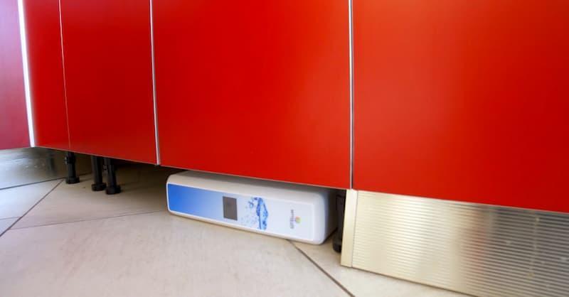 Installazione di un depuratore Better Life Slim sotto zoccolino cucina
