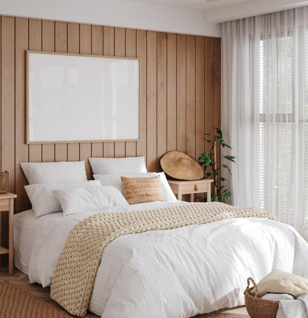 Rivestimento in legno di una parete in camera da letto