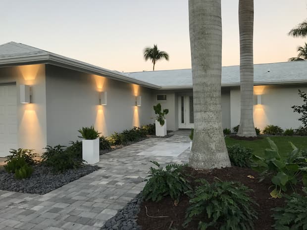 faretti solari esterno casa