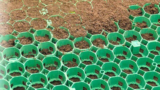 Griglie salvaprato carrabili: resistenza e drenaggio per vialetti e parcheggi
