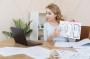 donna con progetto al pc