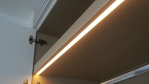 Strisce Led per illuminare i singoli vani della cabina