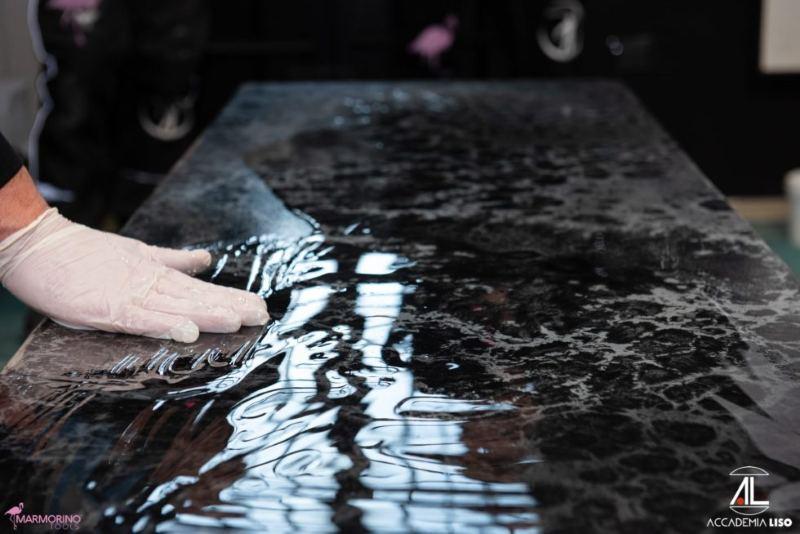 Esempio di applicazione di un pavimento in resina