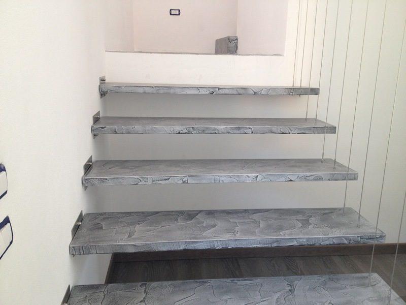 Anche le scale da interni possono essere realizzare in resina