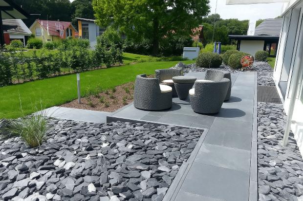 Uso decorativo dell'ardesia in giardino