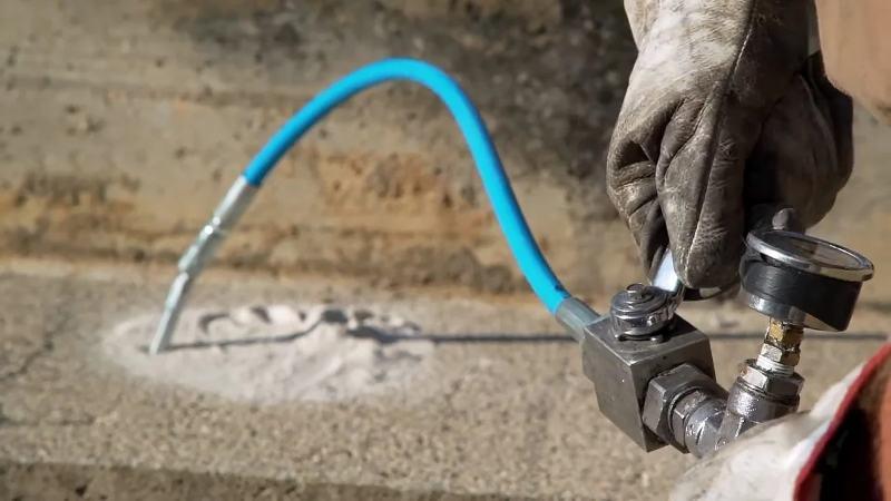 Iniezione direttamente nel calcestruzzo di gel saturanti